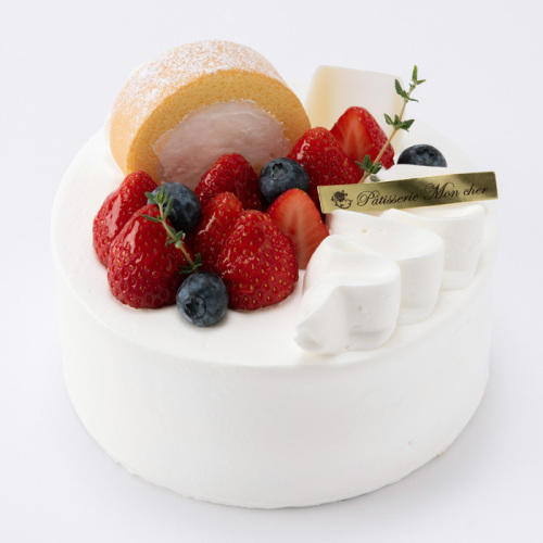 白いテーブルにのったパティスリー モンシェールの「ハピネス」