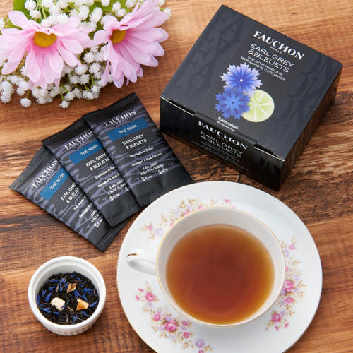 黒い箱と花柄のティーカップに入ったフォションの「紅茶ティーバッグ アールグレイフラワーズ」