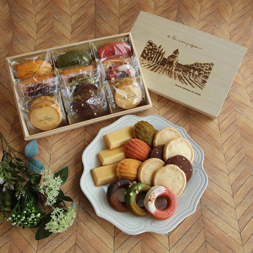 木箱に入ったア・ラ・カンパーニュの焼き菓子「コフレグーテ15個入」