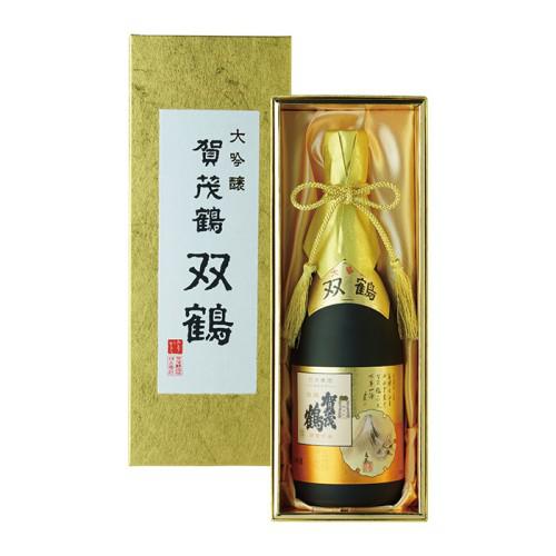 日本酒が入った金色の箱