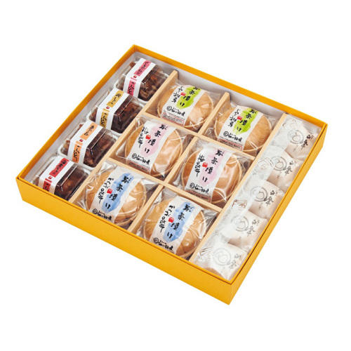 黄色い箱に入った佃の佃煮 金沢好日