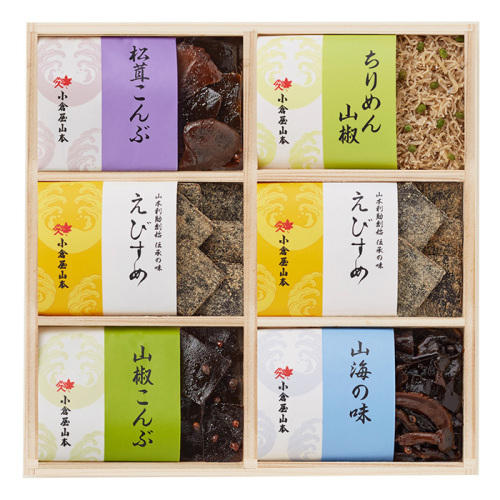 ベージュの箱に入った小倉屋山本の「えびすめ詰合せ」