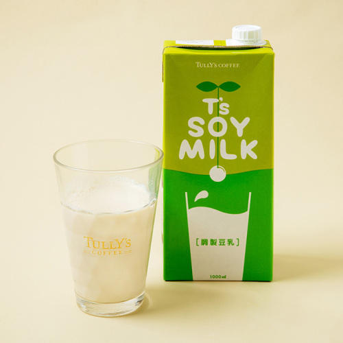 グラスに注がれているタリーズコーヒーのソイミルク