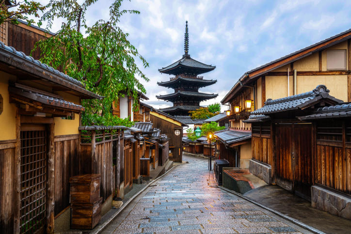 八坂の塔と京都の街並み