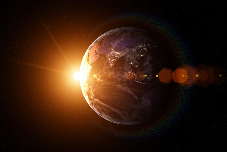 地球の影からさす光（太陽）