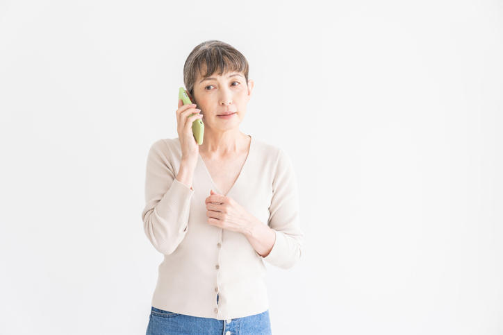 電話している女性