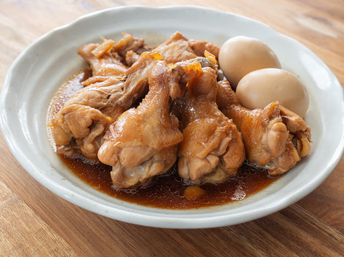 鶏の手羽元と卵の煮物