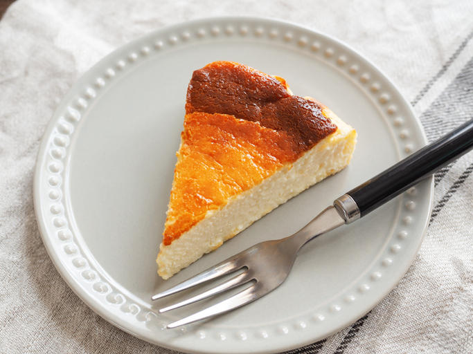 お皿にのったチーズケーキ