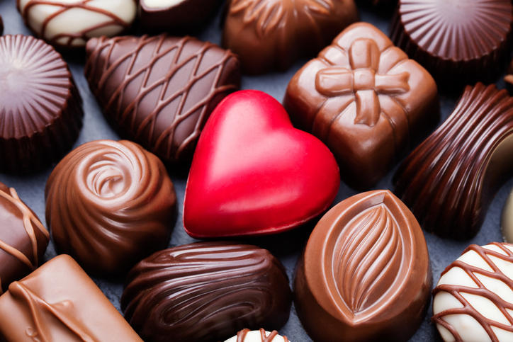 デザイン性の高い色とりどりのチョコレート