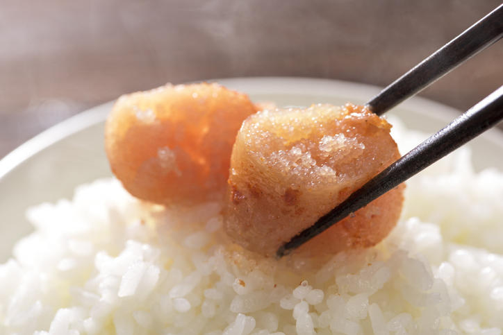 炊きたてご飯の上にのった明太子