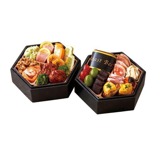 黒色の六角形の二段重おせち。
