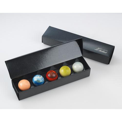 「ショコラブティック レクラ」惑星の輝き（5個入り）のパッケージ中身