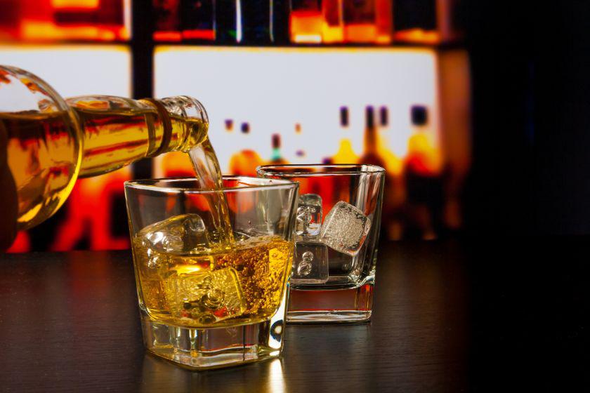 ウイスキーってどんなお酒？種類ごとの違いや世界の5大銘柄をご紹介