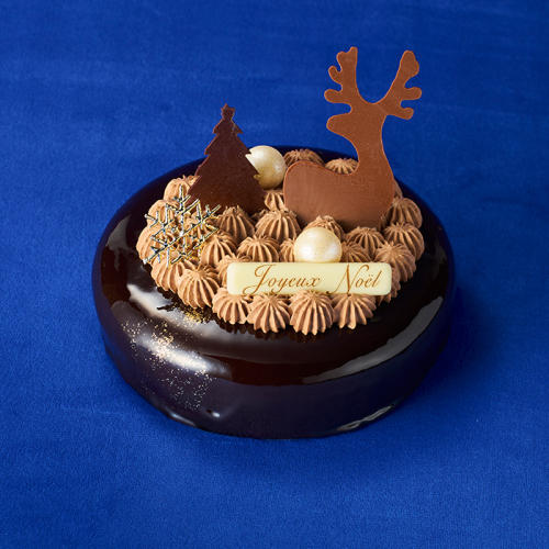 青いシートにのったアンリ・シャルパンティエの「ショコラ・ドゥ・ノエル＜12月24日午前10時から午後2時受け取り＞」