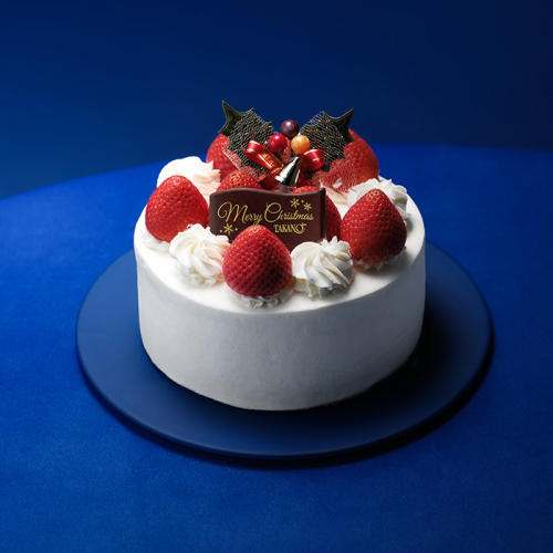 青い皿にのった新宿高野の「クリスマスショートデコレーション5号＜12月24日午前10時から午後2時受け取り＞」