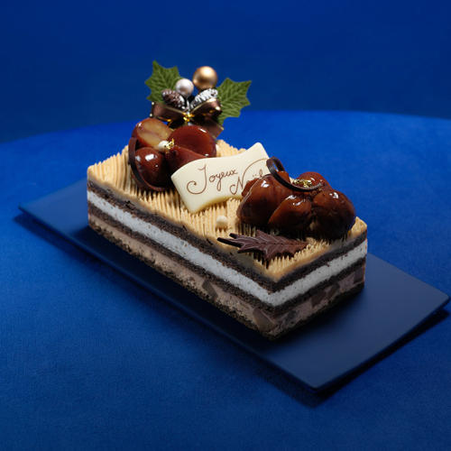 青い皿にのったコーヒーギャラリーヒロの「ノエルマロン キャフェ＜12月24日午前10時から午後2時受け取り＞」