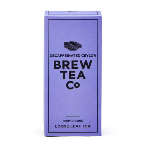 ブリューティーカンパニーのデカフェセイロンの青い紅茶ボックスが置かれている