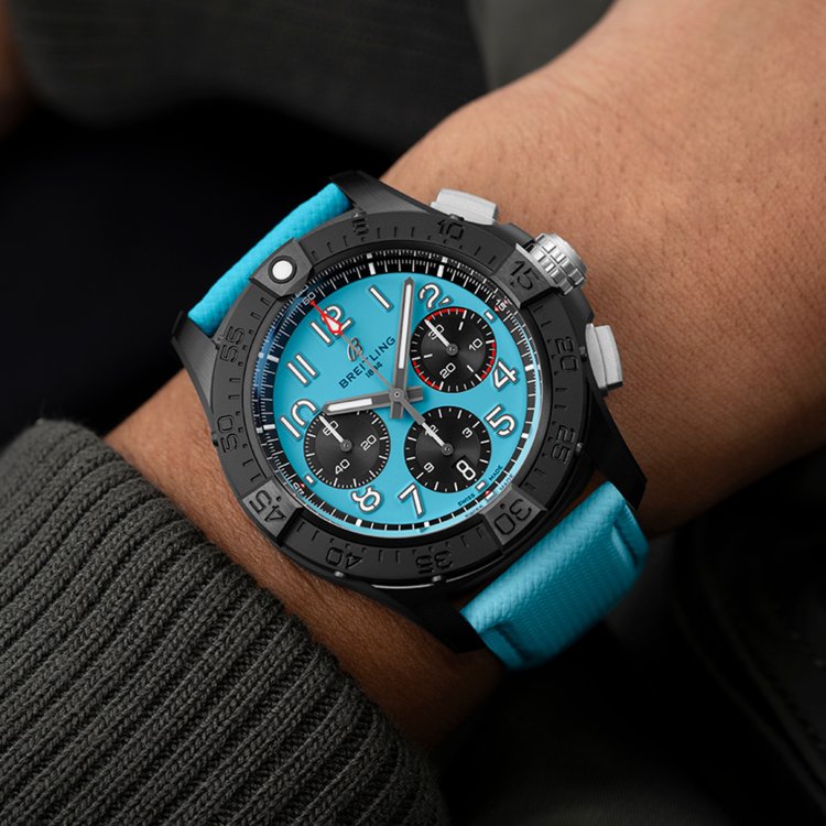 〇5.Avenger B01 Chronograph 42 Night Mission_SB0146101L1X1_RVB.jpg