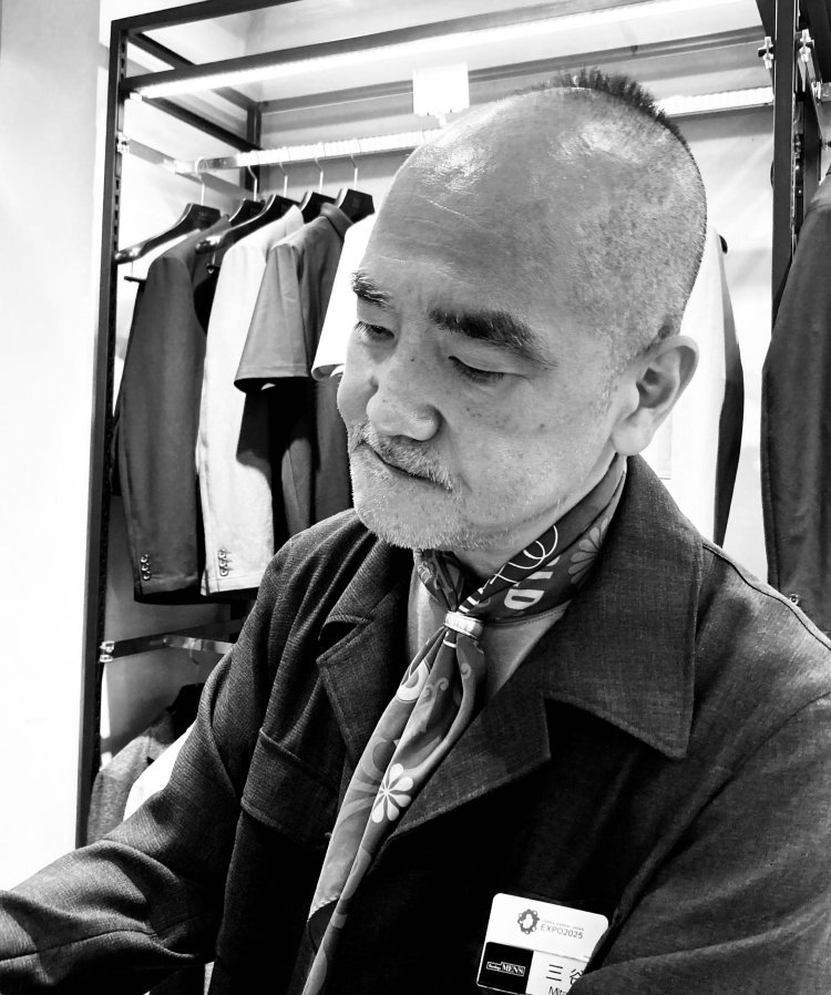 定価20万円　タケオキクチ　スリーピース　生地:DOLMEUIL  サイドベンツ 定価20 タケオキクチ スリーピース 生地:DOLMEUIL サイドベンツ