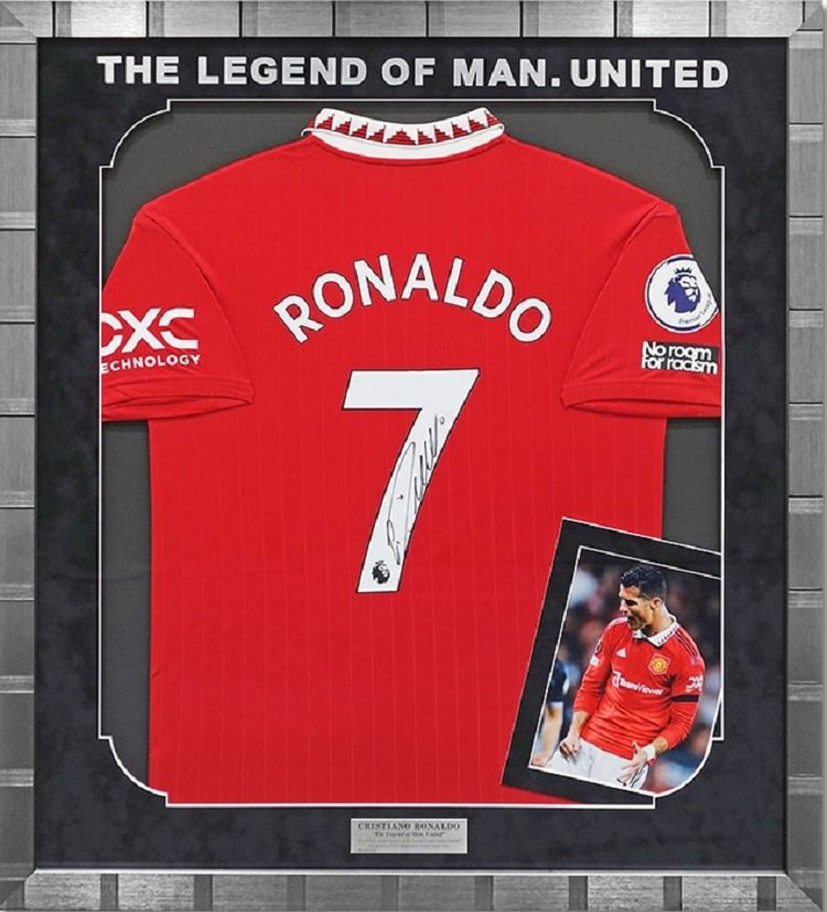 ロナウド直筆サイン入りユニフォーム