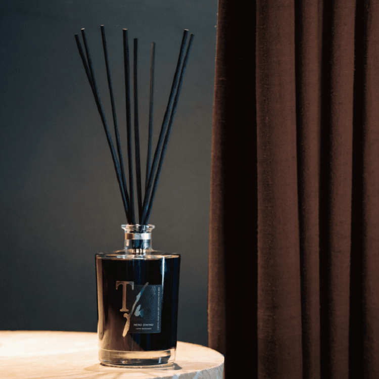 Teatro Fragranze Uniche ルームディフューザー ネロ ディヴィーノ
